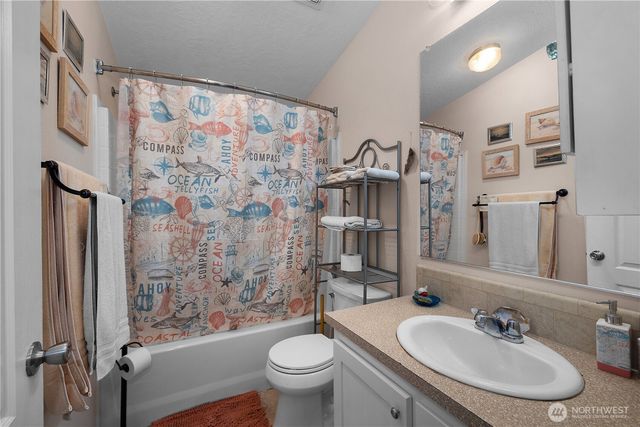 20 N Olympic Court, Hoodsport, WA 98548