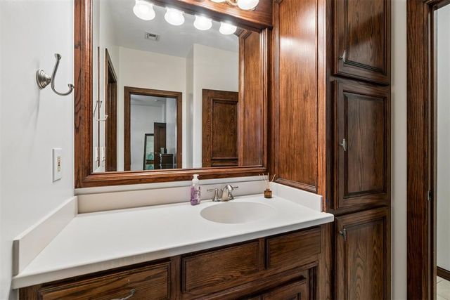 17104 Hawks Ridge Lane, Edmond, OK 73012