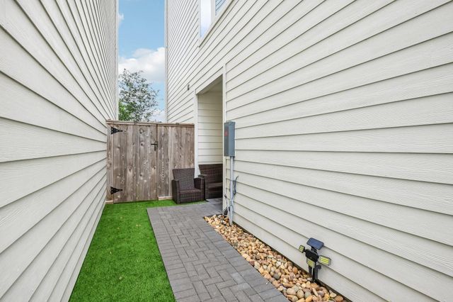 6314 Chelsea Falls Lane, Houston, TX 77008