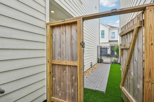 6314 Chelsea Falls Lane, Houston, TX 77008