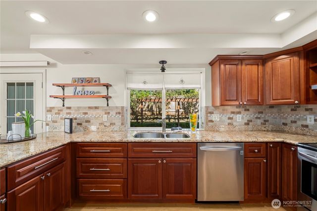 32724 6th Avenue SW, Federal Way, WA 98023