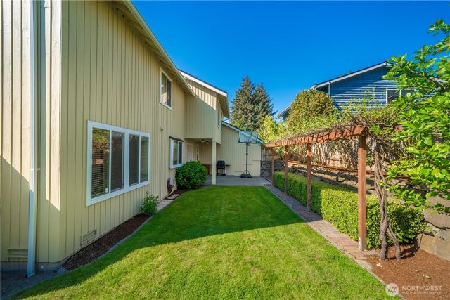 32724 6th Avenue SW, Federal Way, WA 98023