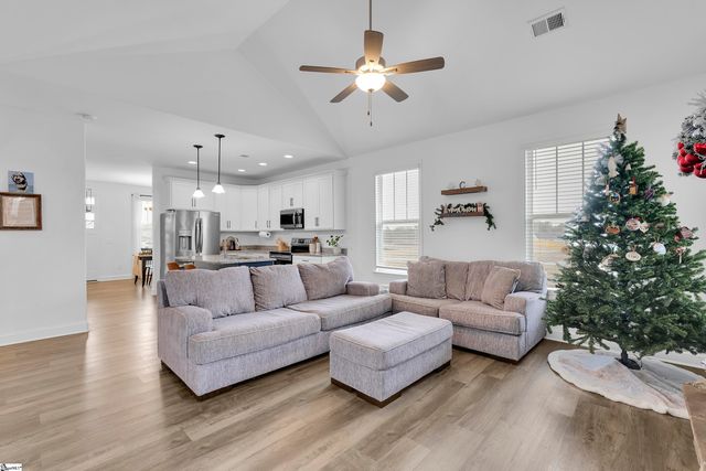 725 E Osprey Lane, Cowpens, SC 29330