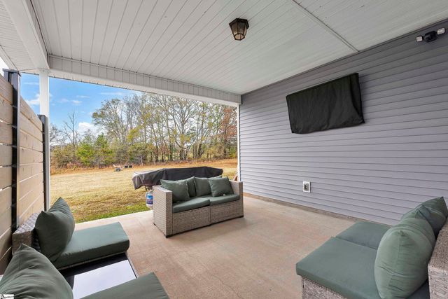 725 E Osprey Lane, Cowpens, SC 29330