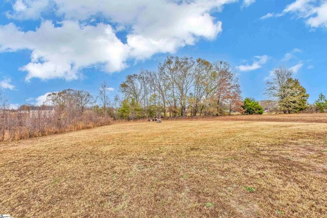 725 E Osprey Lane, Cowpens, SC 29330