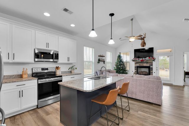 725 E Osprey Lane, Cowpens, SC 29330