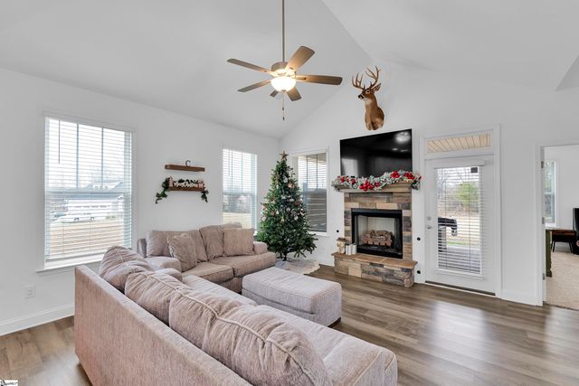 725 E Osprey Lane, Cowpens, SC 29330