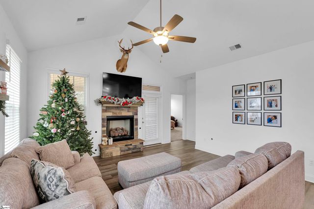 725 E Osprey Lane, Cowpens, SC 29330