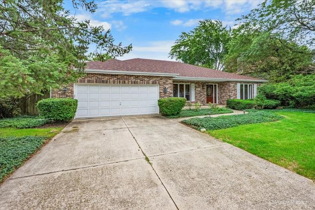 251 N Cambridge Drive, Geneva, IL 60134