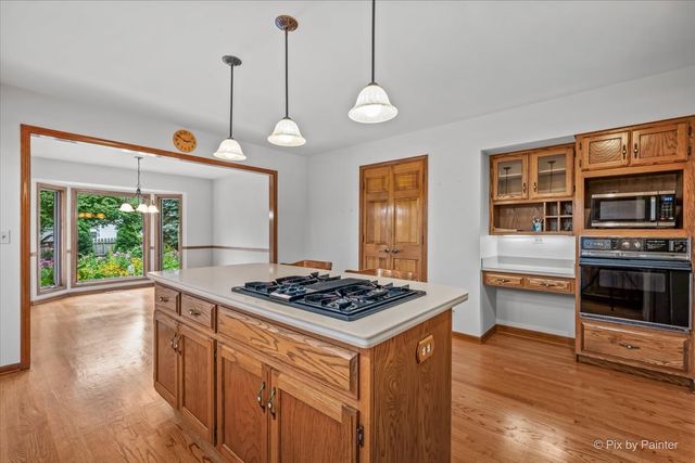 251 N Cambridge Drive, Geneva, IL 60134