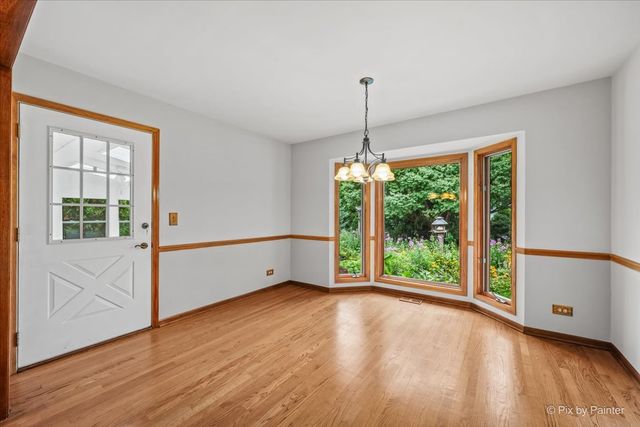 251 N Cambridge Drive, Geneva, IL 60134
