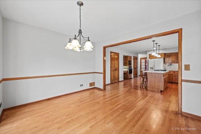251 N Cambridge Drive, Geneva, IL 60134