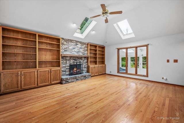251 N Cambridge Drive, Geneva, IL 60134