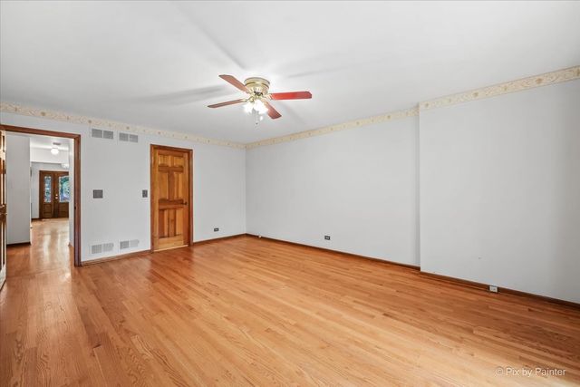 251 N Cambridge Drive, Geneva, IL 60134