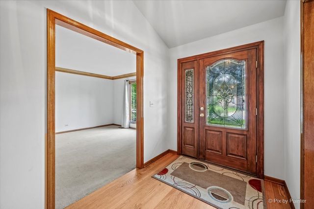 251 N Cambridge Drive, Geneva, IL 60134