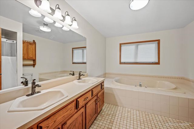 251 N Cambridge Drive, Geneva, IL 60134