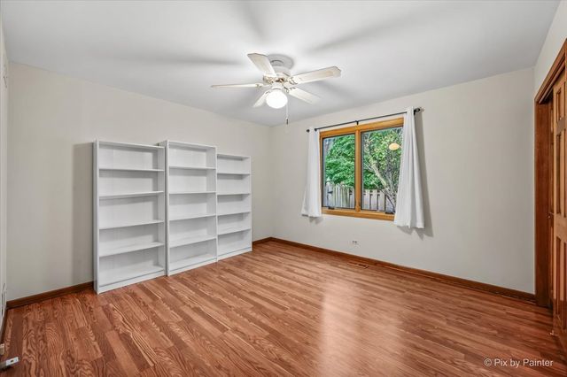 251 N Cambridge Drive, Geneva, IL 60134