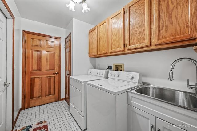 251 N Cambridge Drive, Geneva, IL 60134
