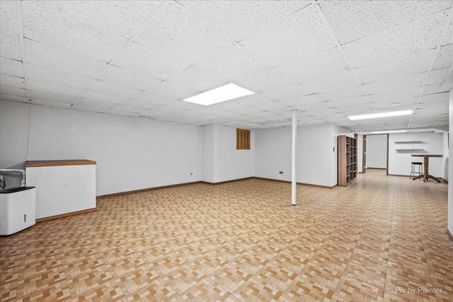 251 N Cambridge Drive, Geneva, IL 60134