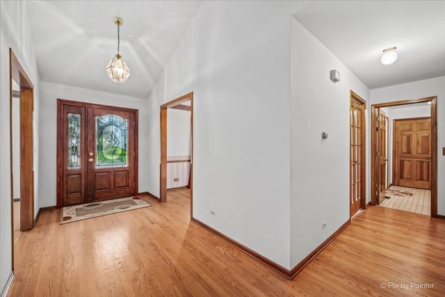 251 N Cambridge Drive, Geneva, IL 60134