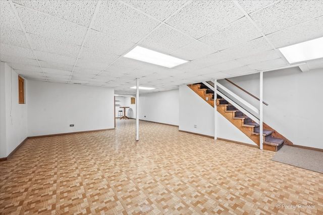 251 N Cambridge Drive, Geneva, IL 60134