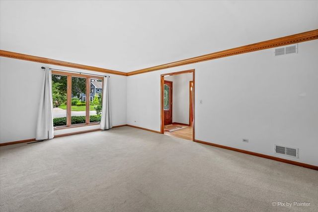 251 N Cambridge Drive, Geneva, IL 60134