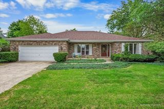 251 N Cambridge Drive, Geneva, IL 60134