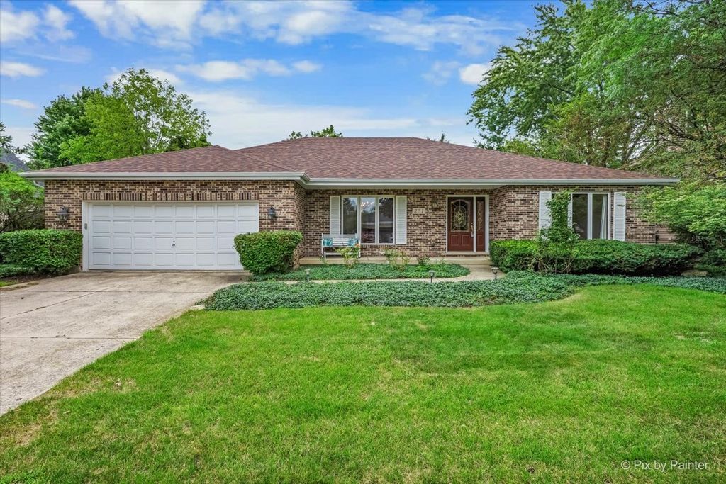 251 N Cambridge Drive, Geneva, IL 60134