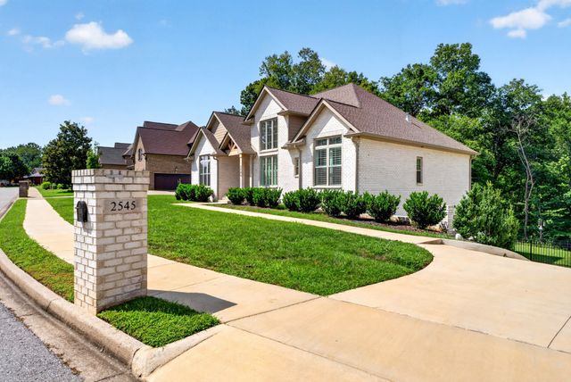 2545 Everwood Ct, Clarksville, TN 37043