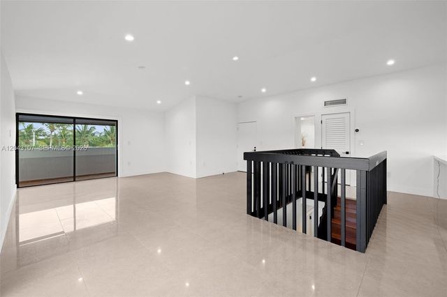 9001 SW 94th Street 201, Miami, FL 33176