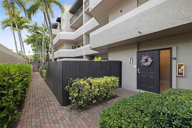 9001 SW 94th Street 201, Miami, FL 33176