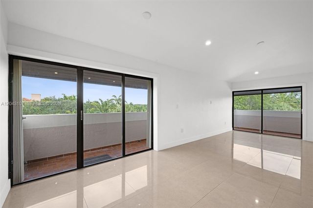 9001 SW 94th Street 201, Miami, FL 33176