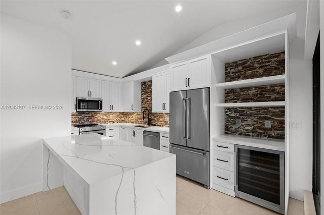 9001 SW 94th Street 201, Miami, FL 33176