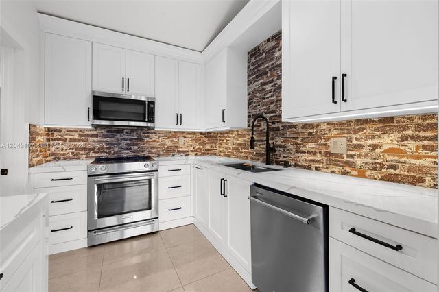 9001 SW 94th Street 201, Miami, FL 33176
