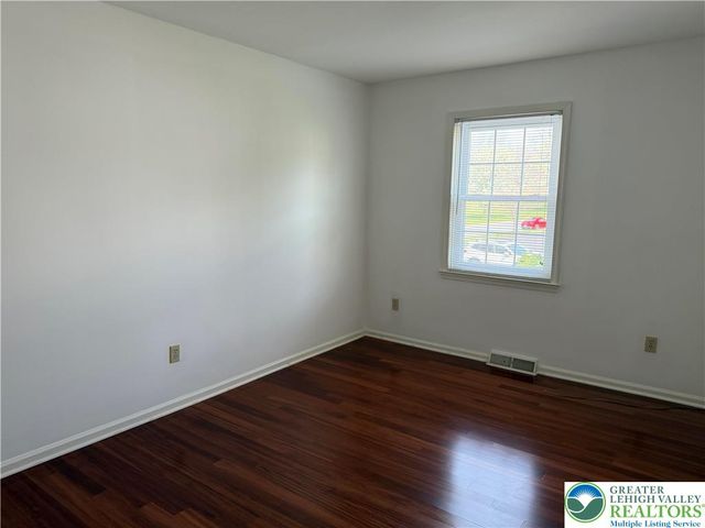 1004 Briarwood Drive, Bethlehem Twp, PA 18020