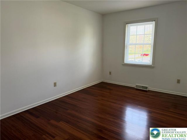 1004 Briarwood Drive, Bethlehem Twp, PA 18020