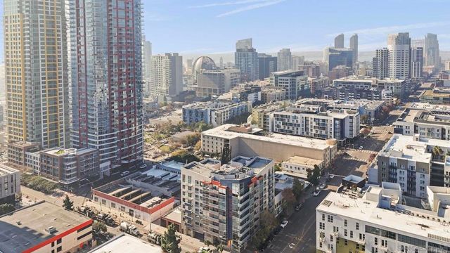 550 15th St 206, San Diego, CA 92101