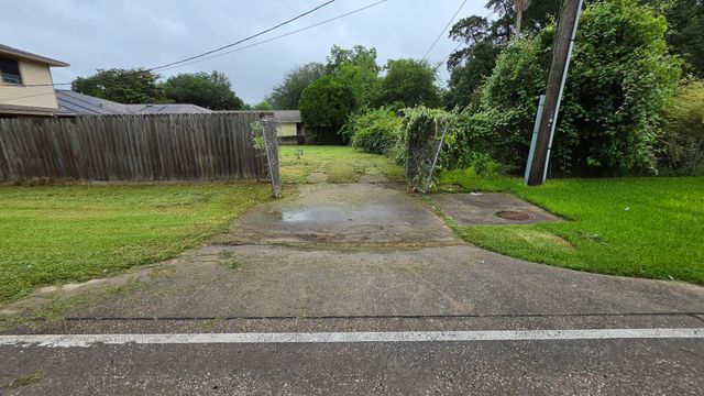 1301 Olive Street, Baytown, TX 77520