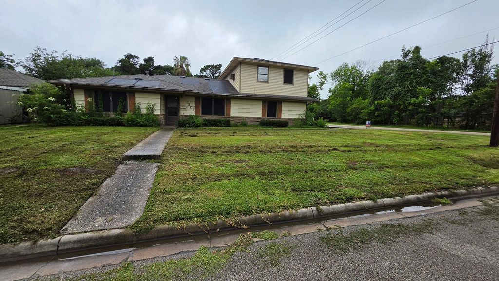 1301 Olive Street, Baytown, TX 77520