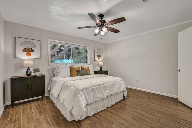 705 Quaker Drive, Friendswood, TX 77546