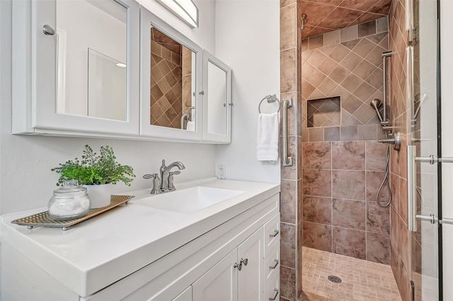 705 Quaker Drive, Friendswood, TX 77546