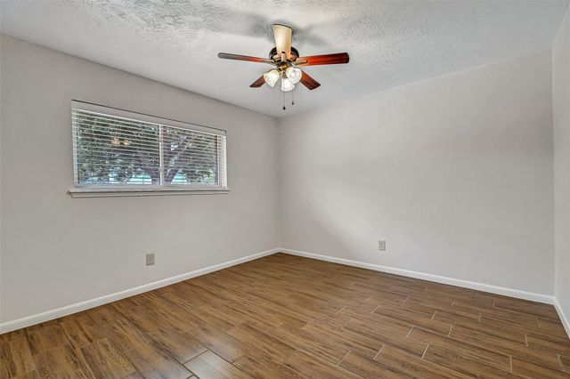 705 Quaker Drive, Friendswood, TX 77546