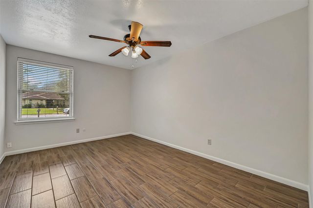 705 Quaker Drive, Friendswood, TX 77546