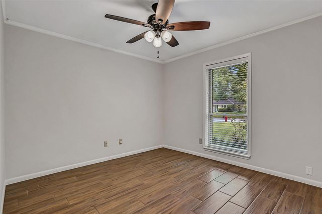 705 Quaker Drive, Friendswood, TX 77546