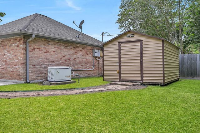705 Quaker Drive, Friendswood, TX 77546