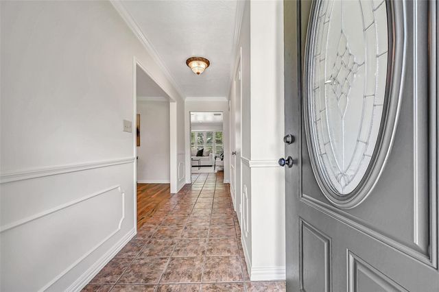 705 Quaker Drive, Friendswood, TX 77546