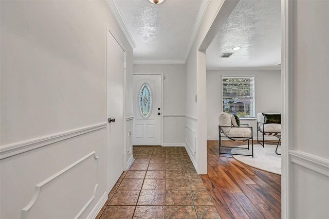 705 Quaker Drive, Friendswood, TX 77546
