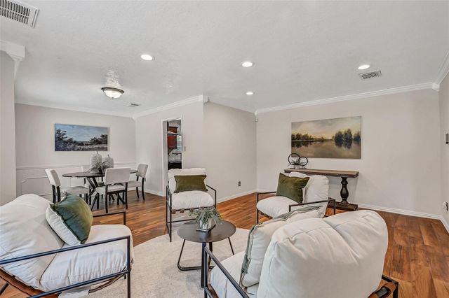 705 Quaker Drive, Friendswood, TX 77546
