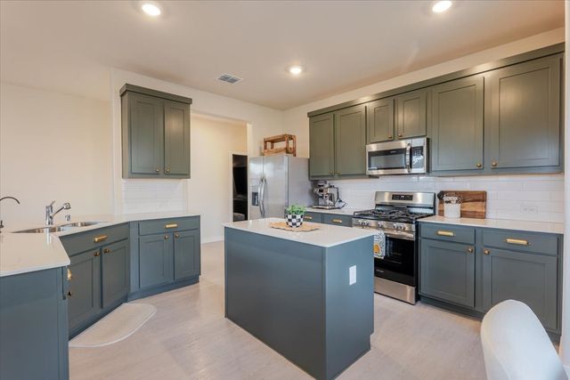 1221 Brazil Street, Azle, TX 76020