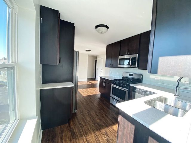 2959 N Hamlin Avenue 3A, Chicago, IL 60618